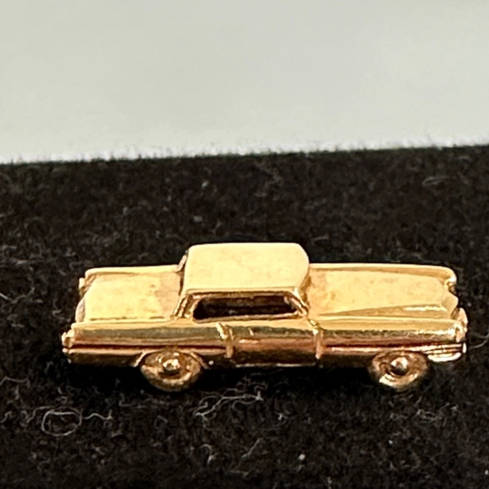 14k real solid Gold Classic Car Pin​